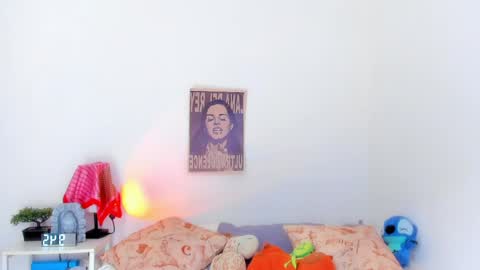 elliotvolkov online show from May 19, 2026, 5:52 pm