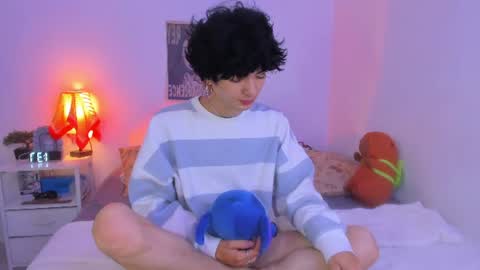 Snapshot of elliotvolkov chatting on June 19, 2026, 2:32 pm elliotvolkov online show from June 19, 2026, 2:32 pm
