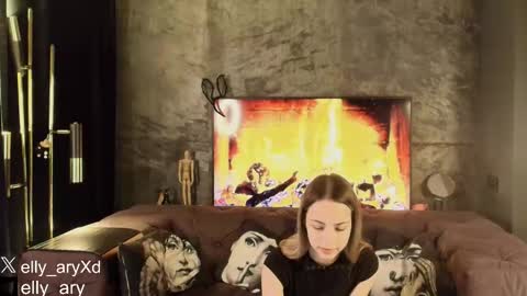 Snapshot of elly_ary chatting on February 5, 2026, 9:30 pm elly_ary online show from February 5, 2026, 9:30 pm