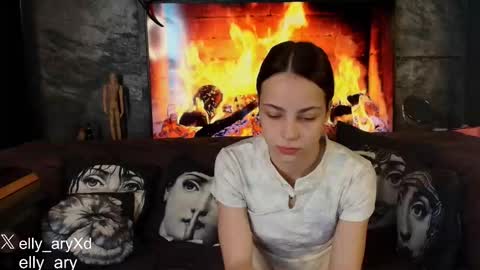 Snapshot of elly_ary chatting on February 20, 2026, 12:29 am elly_ary online show from February 20, 2026, 12:29 am