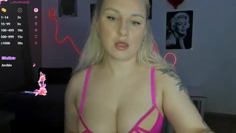 Snapshot of elly_blondy chatting on May 3, 2026, 5:52 pm Elly online show from May 3, 2026, 5:52 pm