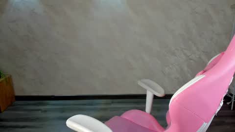 Snapshot of elly_bloomm chatting on July 1, 2026, 1:24 pm Elly Bloomm online show from July 1, 2026, 1:24 pm