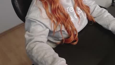 Elly online show from December 16, 2025, 7:30 pm