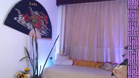 Snapshot of elly_uwuw chatting on March 20, 2026, 12:37 am Emy Castro online show from March 20, 2026, 12:37 am