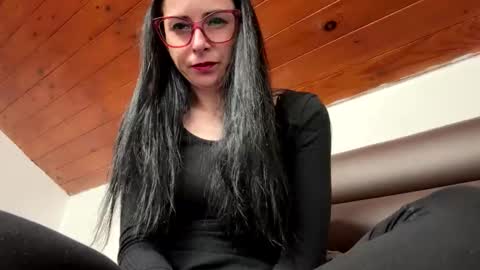 ellyadavis online show from November 21, 2025, 4:16 pm