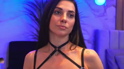 Elly online show from April 17, 2026, 6:44 pm