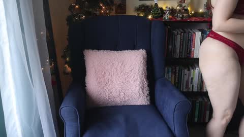 Elly Naomi online show from December 15, 2024, 4:26 pm