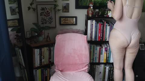 Elly Naomi online show from January 10, 2026, 3:25 pm