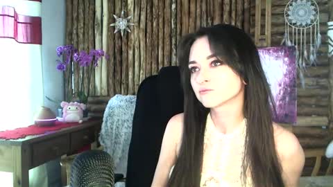 Ellysan de lart online show from November 3, 2025, 11:44 am