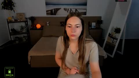 elma_lily online show from September 17, 2025, 5:53 am