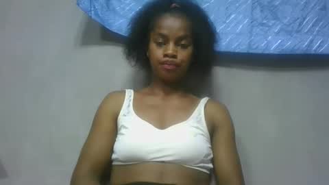 Snapshot of elodie228680 chatting on May 13, 2026, 7:06 am elodie228680 online show from May 13, 2026, 7:06 am