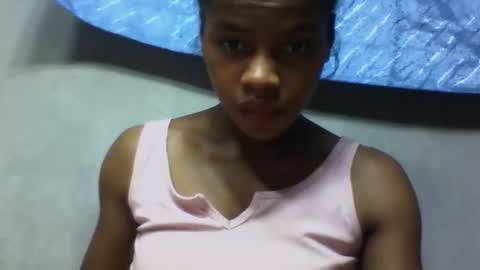 Snapshot of elodie228680 chatting on May 18, 2026, 5:02 am elodie228680 online show from May 18, 2026, 5:02 am