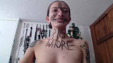 Snapshot of eloise_brown_ chatting on December 10, 2024, 8:38 pm Chelsea Please help me to reach 100 thumbs up online show from December 10, 2024, 8:38 pm