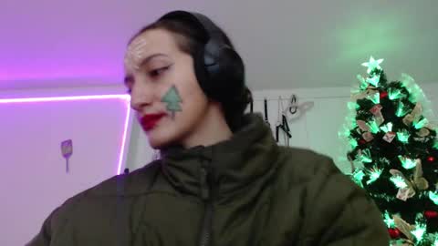Snapshot of eloise_brown_ chatting on December 17, 2024, 2:44 am Chelsea Please help me to reach 100 thumbs up online show from December 17, 2024, 2:44 am