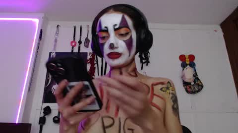 Snapshot of eloise_brown_ chatting on January 12, 2025, 11:47 pm Chelsea Please help me to reach 100 thumbs up online show from January 12, 2025, 11:47 pm