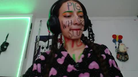 Snapshot of eloise_brown_ chatting on January 22, 2025, 4:23 am Chelsea Please help me to reach 100 thumbs up online show from January 22, 2025, 4:23 am