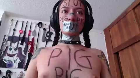 Snapshot of eloise_brown_ chatting on January 23, 2025, 9:39 pm Chelsea Please help me to reach 100 thumbs up online show from January 23, 2025, 9:39 pm