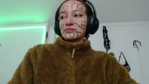 Snapshot of eloise_brown_ chatting on January 30, 2025, 4:37 am Chelsea Please help me to reach 100 thumbs up online show from January 30, 2025, 4:37 am