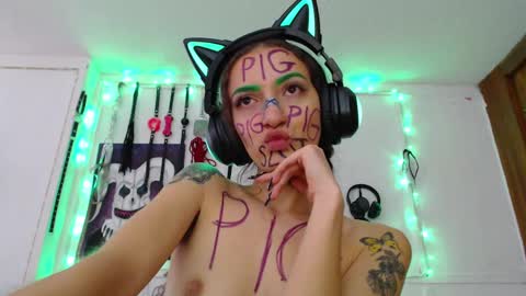 Snapshot of eloise_brown_ chatting on March 3, 2025, 6:12 pm Chelsea Please help me to reach 100 thumbs up online show from March 3, 2025, 6:12 pm
