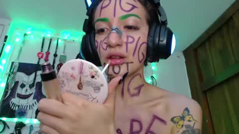Snapshot of eloise_brown_ chatting on March 9, 2025, 1:56 am Chelsea Please help me to reach 100 thumbs up online show from March 9, 2025, 1:56 am
