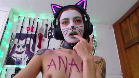 Snapshot of eloise_brown_ chatting on March 9, 2025, 6:54 pm Chelsea Please help me to reach 100 thumbs up online show from March 9, 2025, 6:54 pm