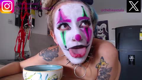 Snapshot of eloise_brown_ chatting on September 16, 2025, 7:59 pm Chelsea Please help me to reach 100 thumbs up online show from September 16, 2025, 7:59 pm