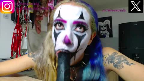 Snapshot of eloise_brown_ chatting on September 24, 2025, 10:57 pm Chelsea Please help me to reach 100 thumbs up online show from September 24, 2025, 10:57 pm