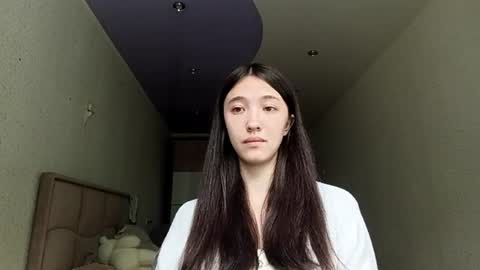 Snapshot of elouisevallian chatting on July 2, 2026, 3:17 am Elara online show from July 2, 2026, 3:17 am