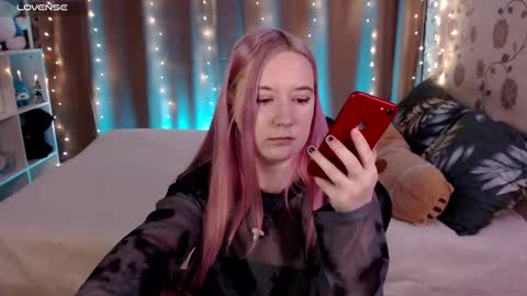 Ela give me a thumbs up if you like it  and this is important for the development of the account online show from December 14, 2024, 8:08 pm