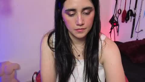 elowen_halley1 online show from April 17, 2026, 12:02 am