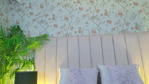 Isabela Martinez online show from April 8, 2026, 3:28 am