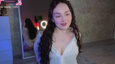 Mia 3 online show from June 16, 2026, 4:42 pm