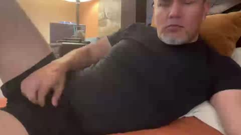 Snapshot of elvecinoequipadon chatting on July 1, 2026, 3:01 pm Petrhus Rockpic online show from July 1, 2026, 3:01 pm
