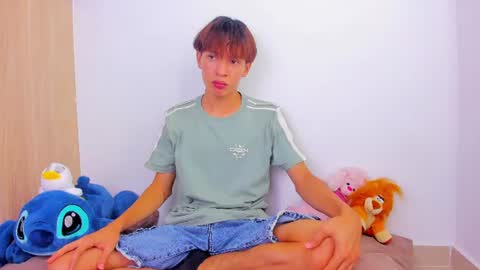 Snapshot of ely_king chatting on June 17, 2026, 7:04 pm E L Y K I N G online show from June 17, 2026, 7:04 pm