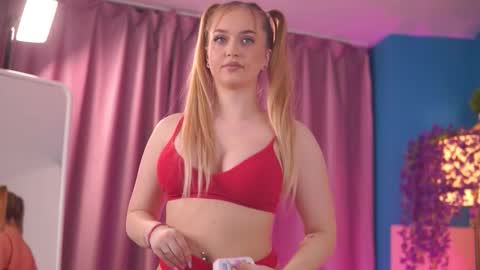 Elyssa online show from February 6, 2026, 7:39 pm