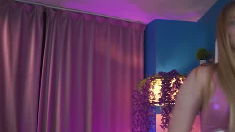 Elyssa online show from April 4, 2026, 6:49 pm