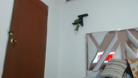 Snapshot of elythonsom chatting on December 22, 2025, 12:24 pm ElyThonsom online show from December 22, 2025, 12:24 pm