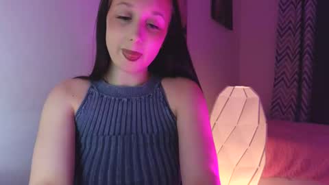 Snapshot of em1l1a chatting on September 25, 2025, 6:11 pm Em1l1a online show from September 25, 2025, 6:11 pm