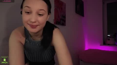 Snapshot of em1l1a chatting on October 17, 2025, 8:11 pm Em1l1a online show from October 17, 2025, 8:11 pm