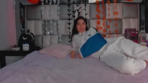 ema y cami online show from October 24, 2025, 3:41 pm