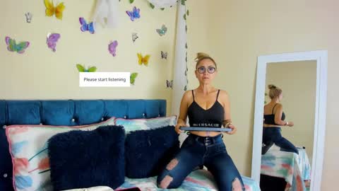 Snapshot of ema_garciaa chatting on September 19, 2025, 9:48 pm ema garcia  online show from September 19, 2025, 9:48 pm