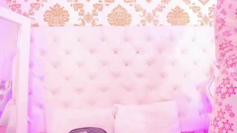 Snapshot of ema_lambert chatting on April 23, 2026, 12:29 pm Ema Lambert online show from April 23, 2026, 12:29 pm