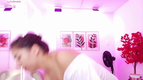 Ema louisx  online show from March 20, 2026, 12:10 pm