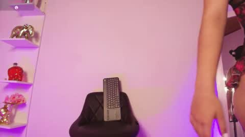 Snapshot of ema_parkerr chatting on February 28, 2026, 8:43 pm ema_parkerr online show from February 28, 2026, 8:43 pm