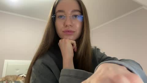 Snapshot of emberfamn chatting on April 18, 2026, 7:18 pm Alina online show from April 18, 2026, 7:18 pm