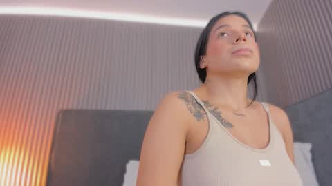 emelie_89 online show from February 23, 2026, 11:40 am