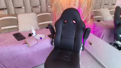 Snapshot of emelie_ch_ chatting on January 11, 2025, 7:28 am Emily  online show from January 11, 2025, 7:28 am