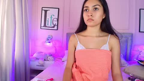 Snapshot of emelie_ch_ chatting on January 12, 2025, 5:54 pm Emily  online show from January 12, 2025, 5:54 pm