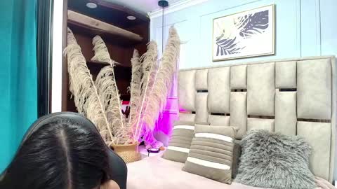 Snapshot of emelie_ch_ chatting on January 19, 2025, 5:37 am Emily  online show from January 19, 2025, 5:37 am