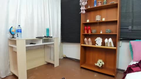 Snapshot of emely_garcia chatting on December 5, 2024, 12:30 am Emely   online show from December 5, 2024, 12:30 am